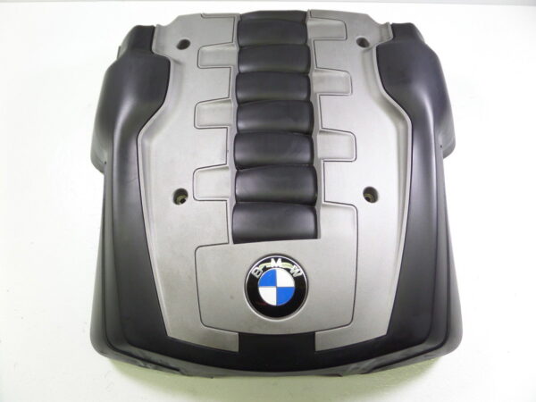 BMW M550i Engine Cover